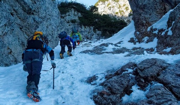 sabato 7 marzo  Vajo Della Fratta Grande Piccole Dolomiti  attività con gruppo sezionale Juniores